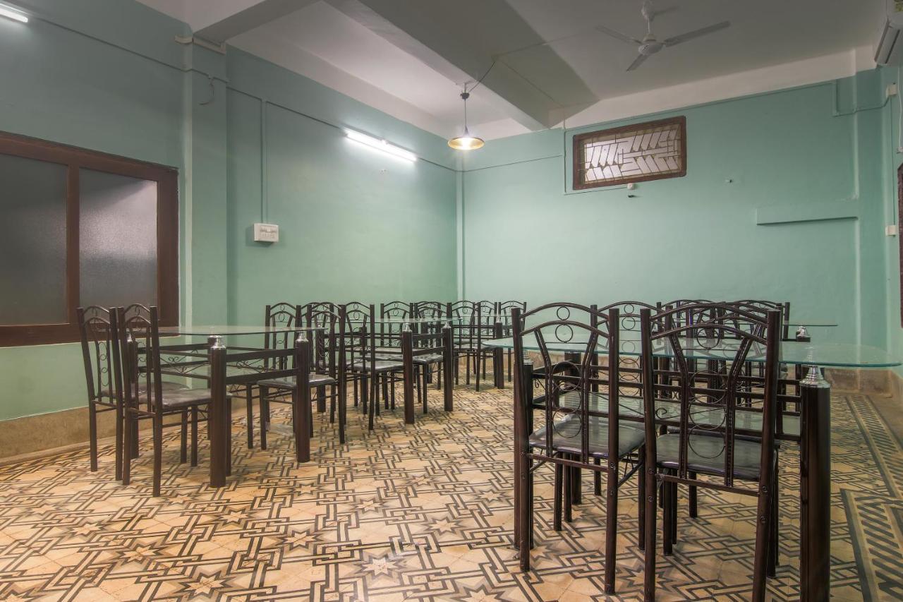 Oyo Indiraj Hotel Guwahati Buitenkant foto