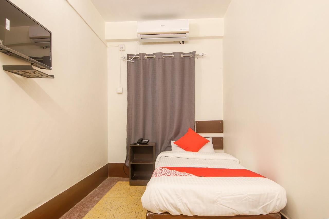 Oyo Indiraj Hotel Guwahati Buitenkant foto