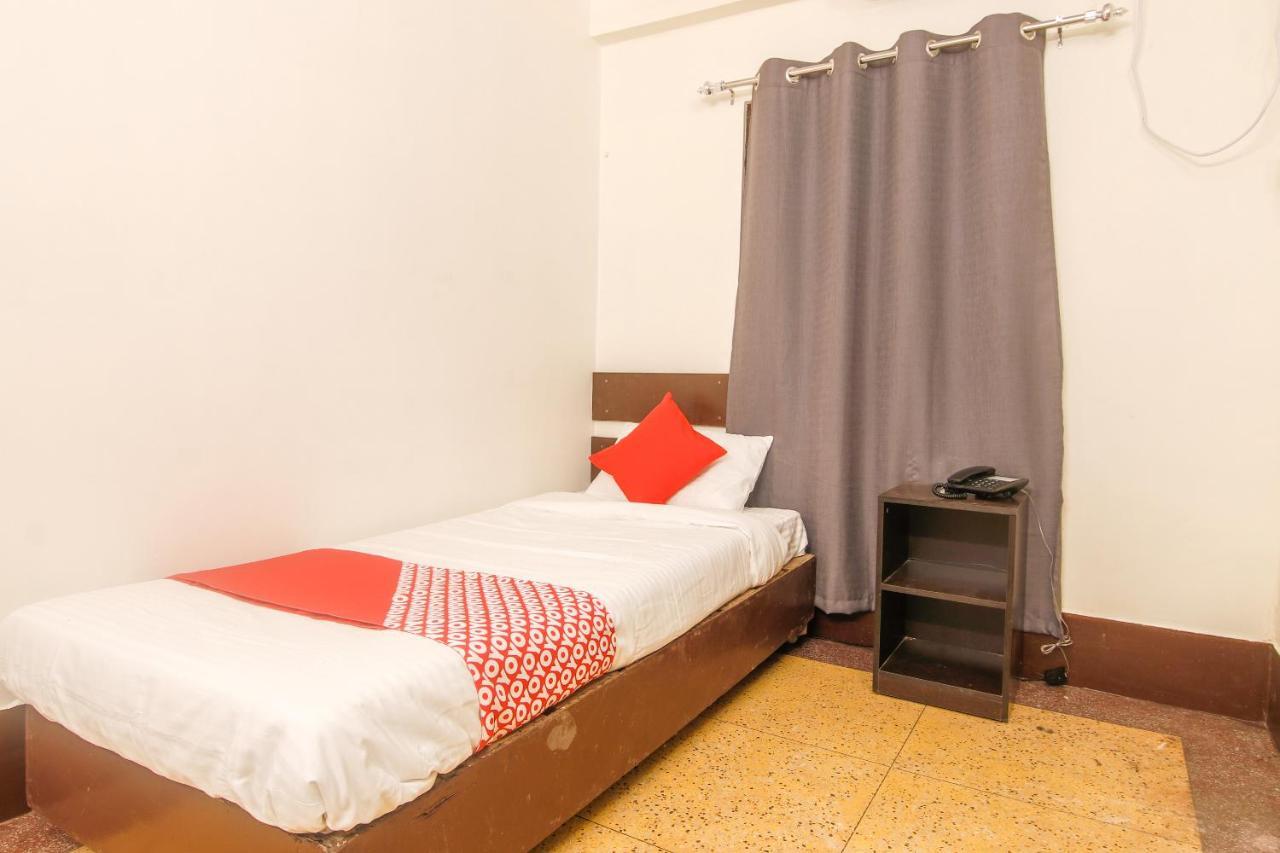 Oyo Indiraj Hotel Guwahati Buitenkant foto