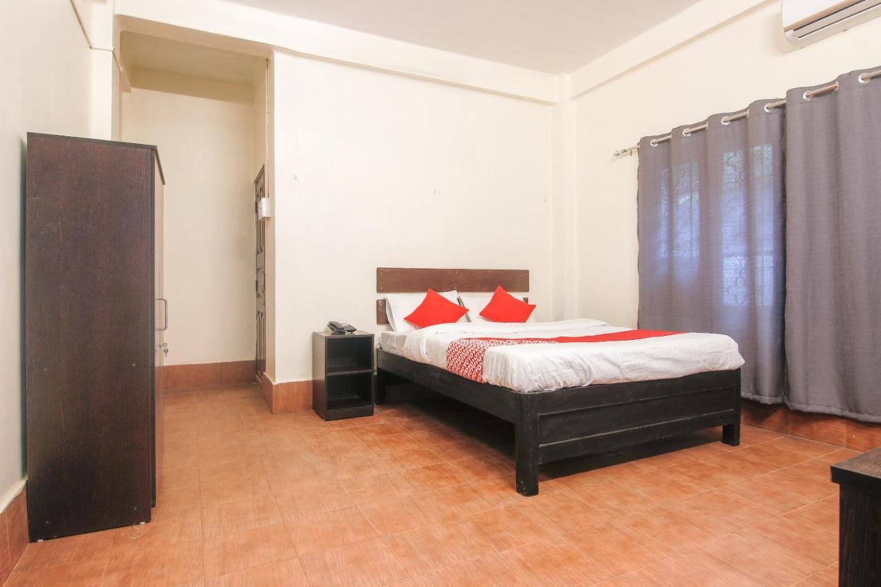 Oyo Indiraj Hotel Guwahati Buitenkant foto
